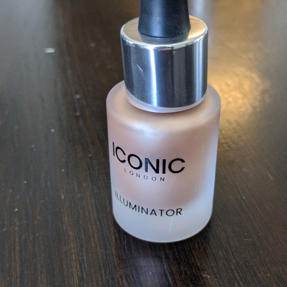 Iconic london illuminator drops